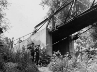 Police Investigate Footbridge in Kingsbury Run, Attribution: Cleveland Press Archives, Cleveland State University