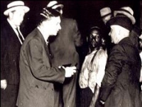 Ness questions hobos, Attribution: Cleveland Press Archives, Cleveland State University